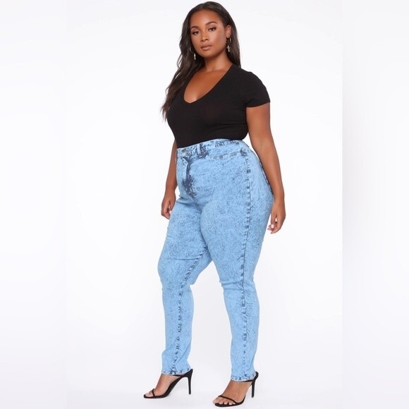 Fashion Nova Women’s High Rise Skinny Jeans Acid Wash Iced Blue Size 20 - Picture 2 of 11